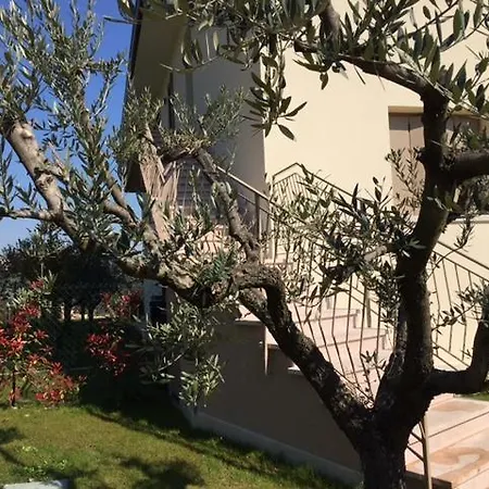 بيت ريفي Corte Montioni لاتيزي